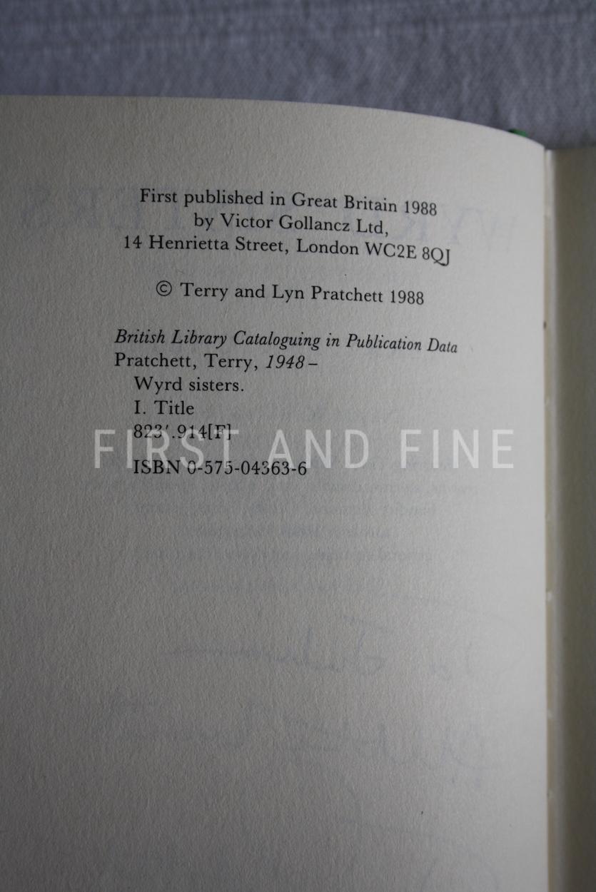 Pratchett, Terry (1988) 'Wyrd Sisters', signed first edition - Image 3