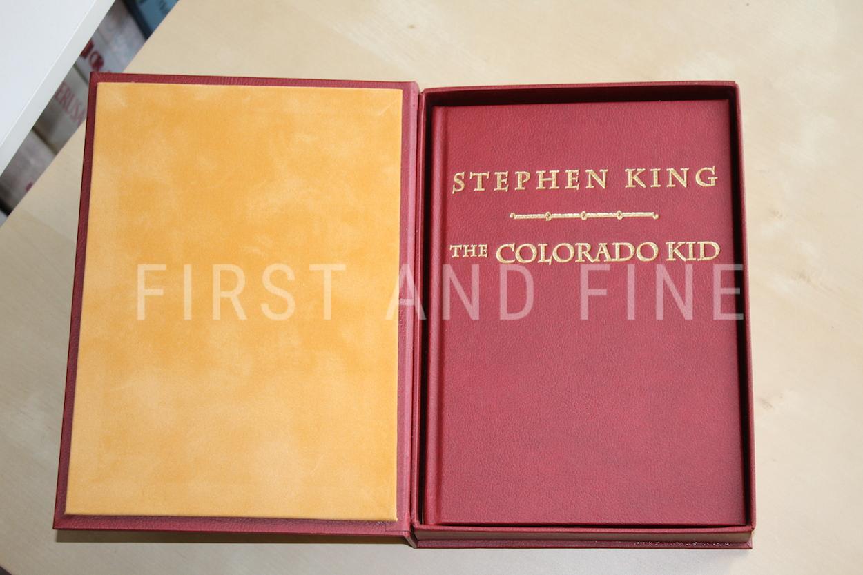 King, Stephen (2007) 'Colorado Kid', UK signed deluxe limited edition 1/33 with unique artist remarques - Image 11