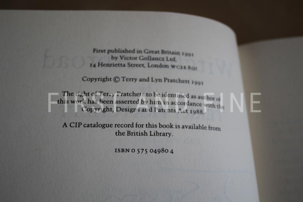 Pratchett, Terry (1991) 'Witches Abroad', UK signed first edition - Image 3