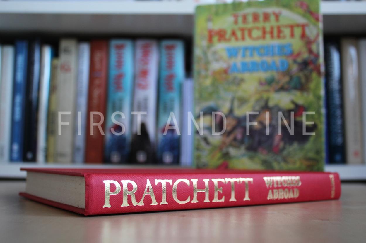 Pratchett, Terry (1991) 'Witches Abroad', UK signed first edition - Image 4
