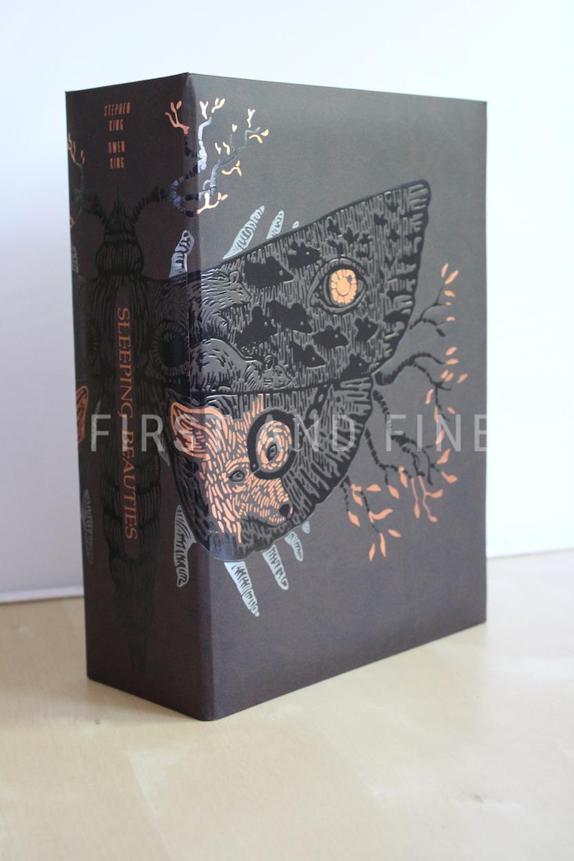 King, Stephen; King, Owen (2019) 'Sleeping Beauties', US signed limited edition with matching art portfolio - Image 4
