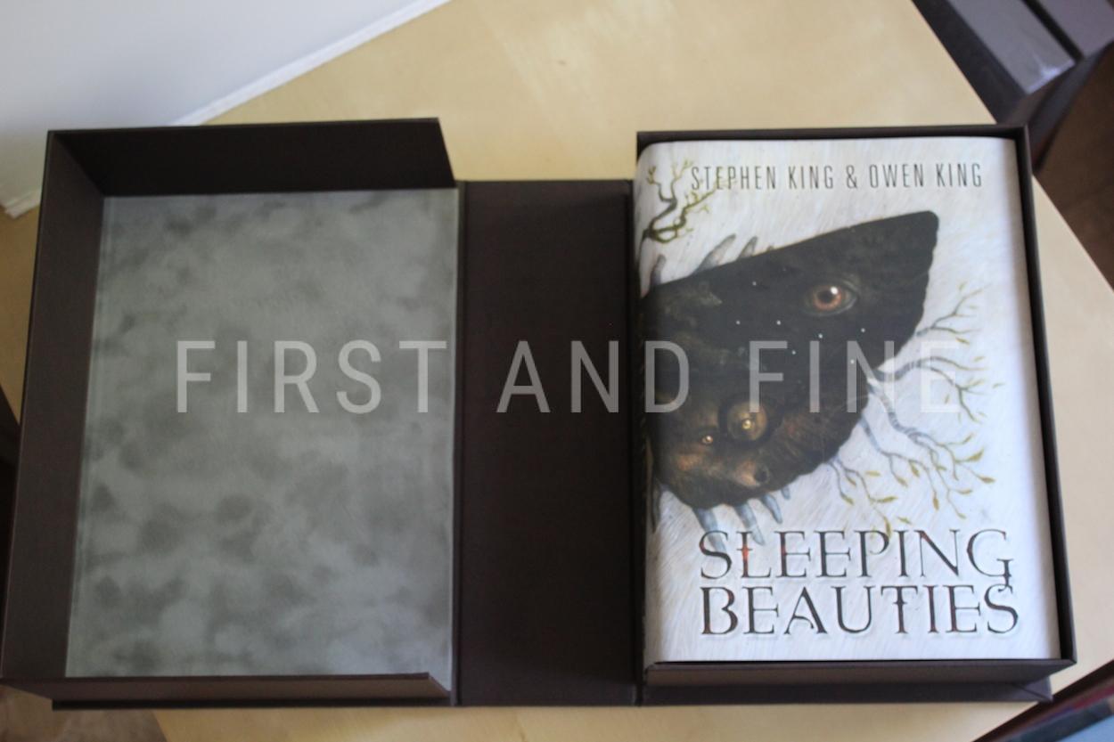 King, Stephen; King, Owen (2019) 'Sleeping Beauties', US signed limited edition with matching art portfolio - Image 8