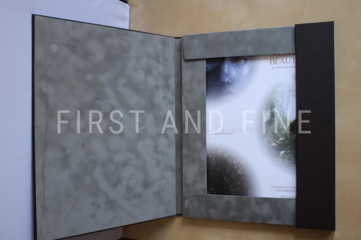King, Stephen; King, Owen (2019) 'Sleeping Beauties', US signed limited edition with matching art portfolio - Image 14
