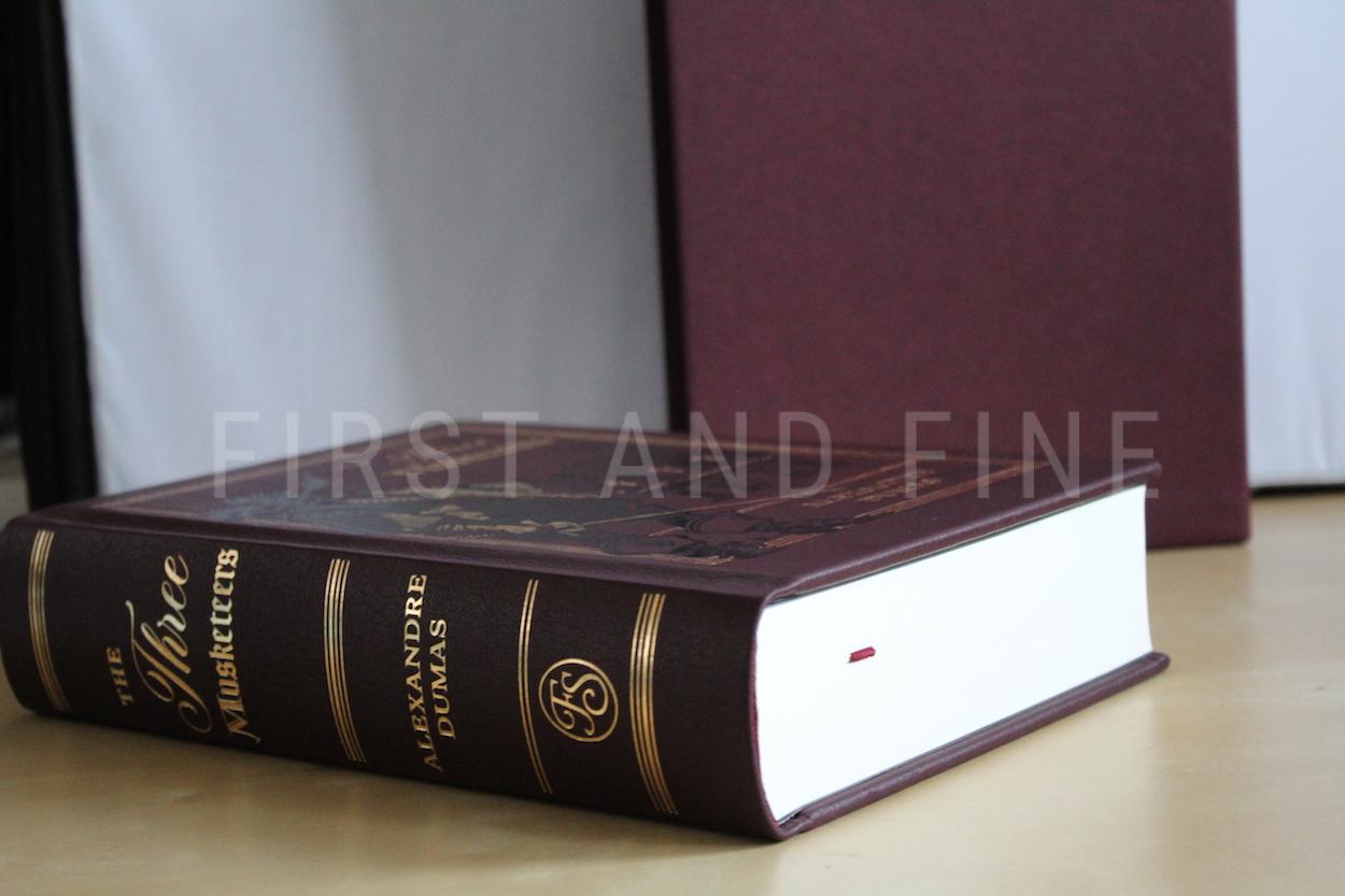 Dumas, Alexandre (2021) 'The Three Musketeers', Folio Society signed limited edition - Image 5