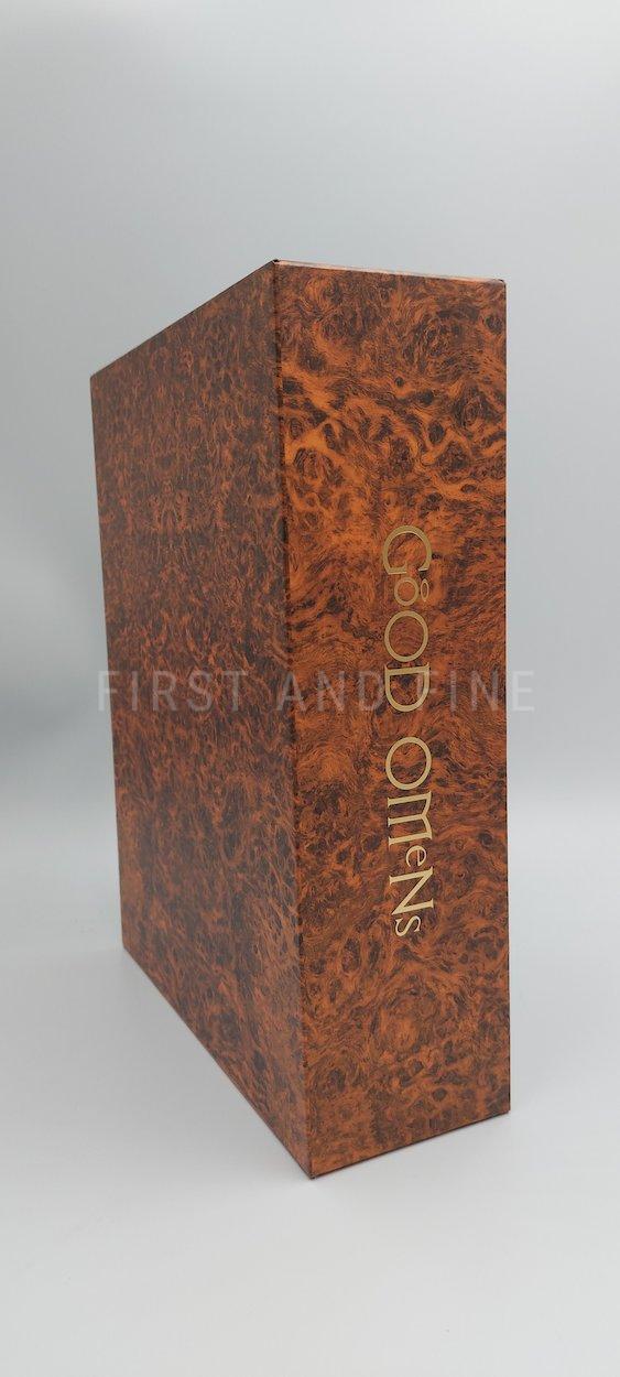 Gaiman, Neil and Pratchett, Terry (2019) 'Good Omens', Signed limited edition - Image 4