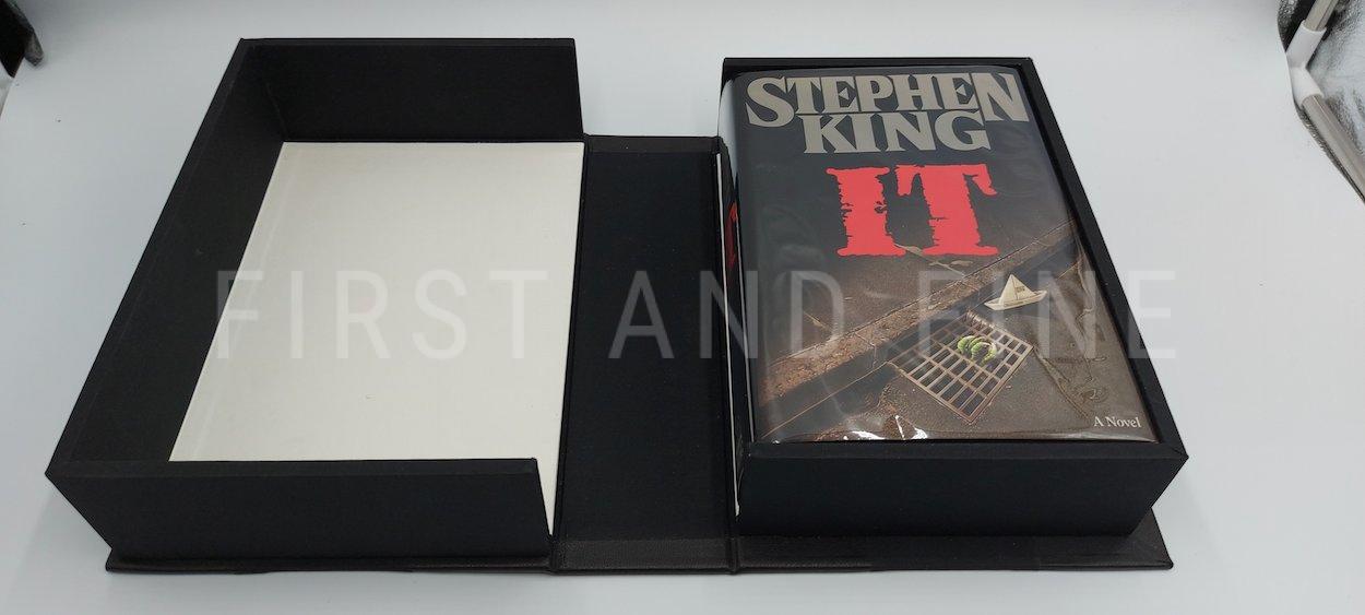 King, Stephen (1986) 'IT', US signed and inscribed first edition - Image 11
