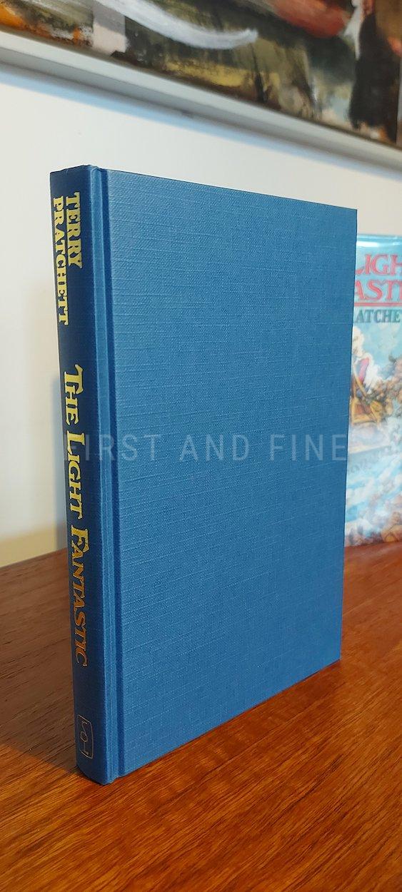Pratchett, Terry (1986) 'The Light Fantastic', UK signed and inscribed first edition - Image 4