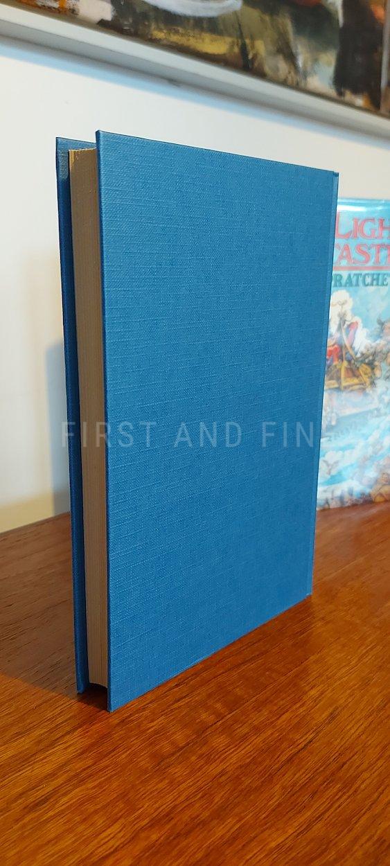Pratchett, Terry (1986) 'The Light Fantastic', UK signed and inscribed first edition - Image 5
