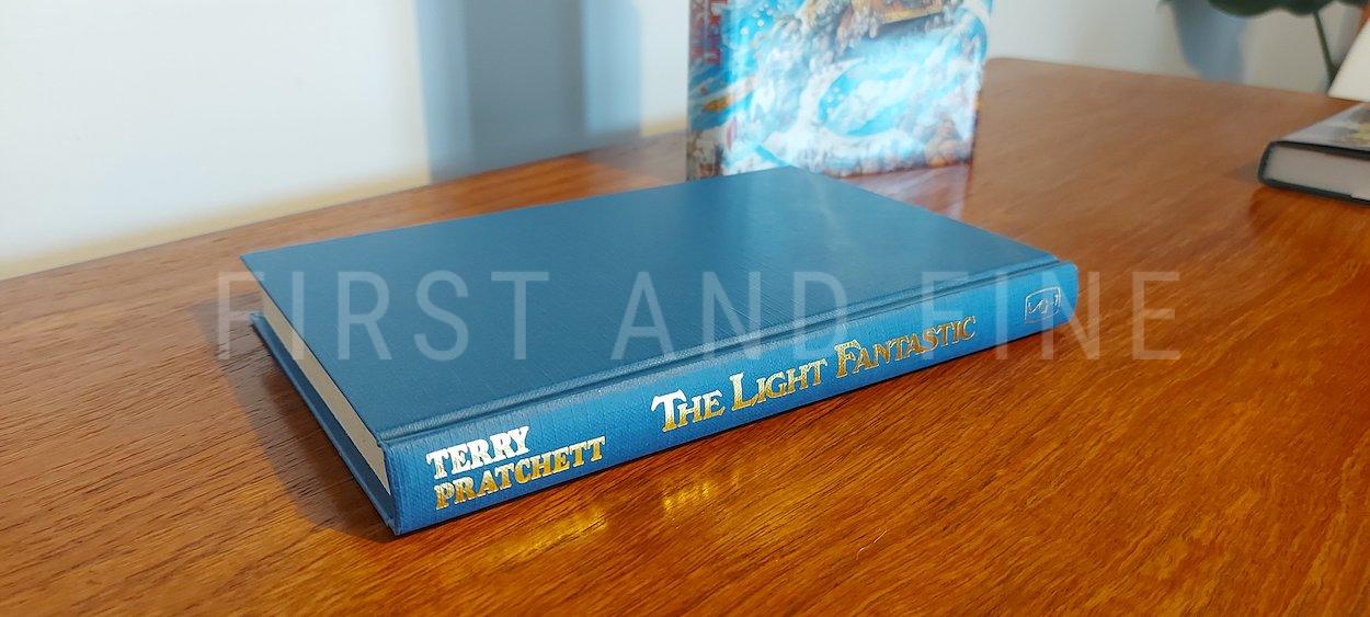 Pratchett, Terry (1986) 'The Light Fantastic', UK signed and inscribed first edition - Image 6