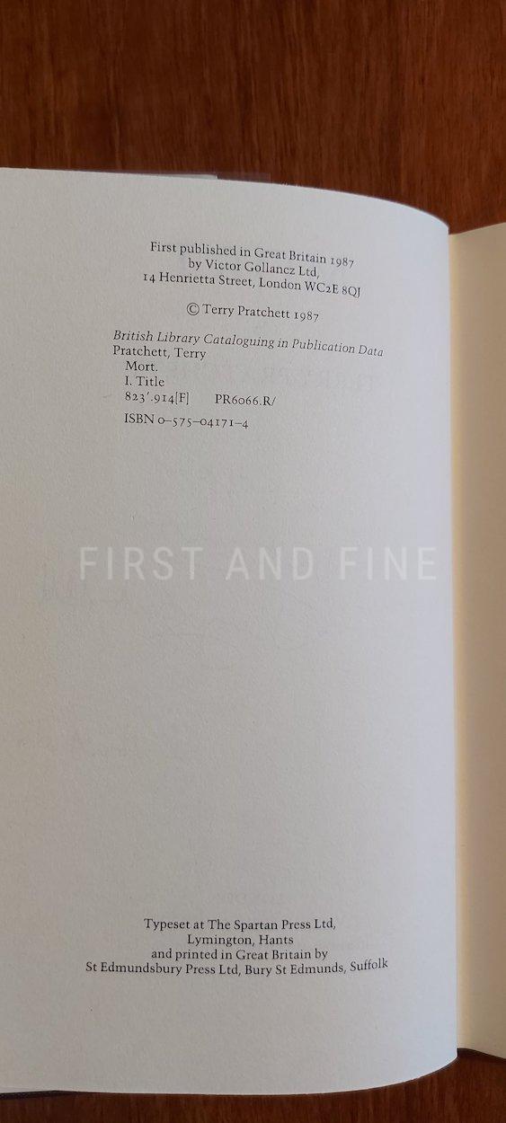 Pratchett (1987) 'Mort', UK signed and inscribed first edition - Image 3