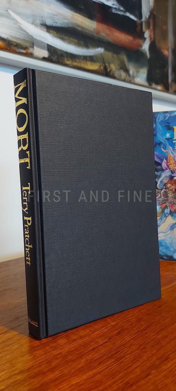 Pratchett (1987) 'Mort', UK signed and inscribed first edition - Image 4