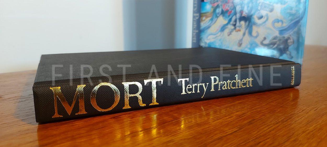 Pratchett (1987) 'Mort', UK signed and inscribed first edition - Image 6