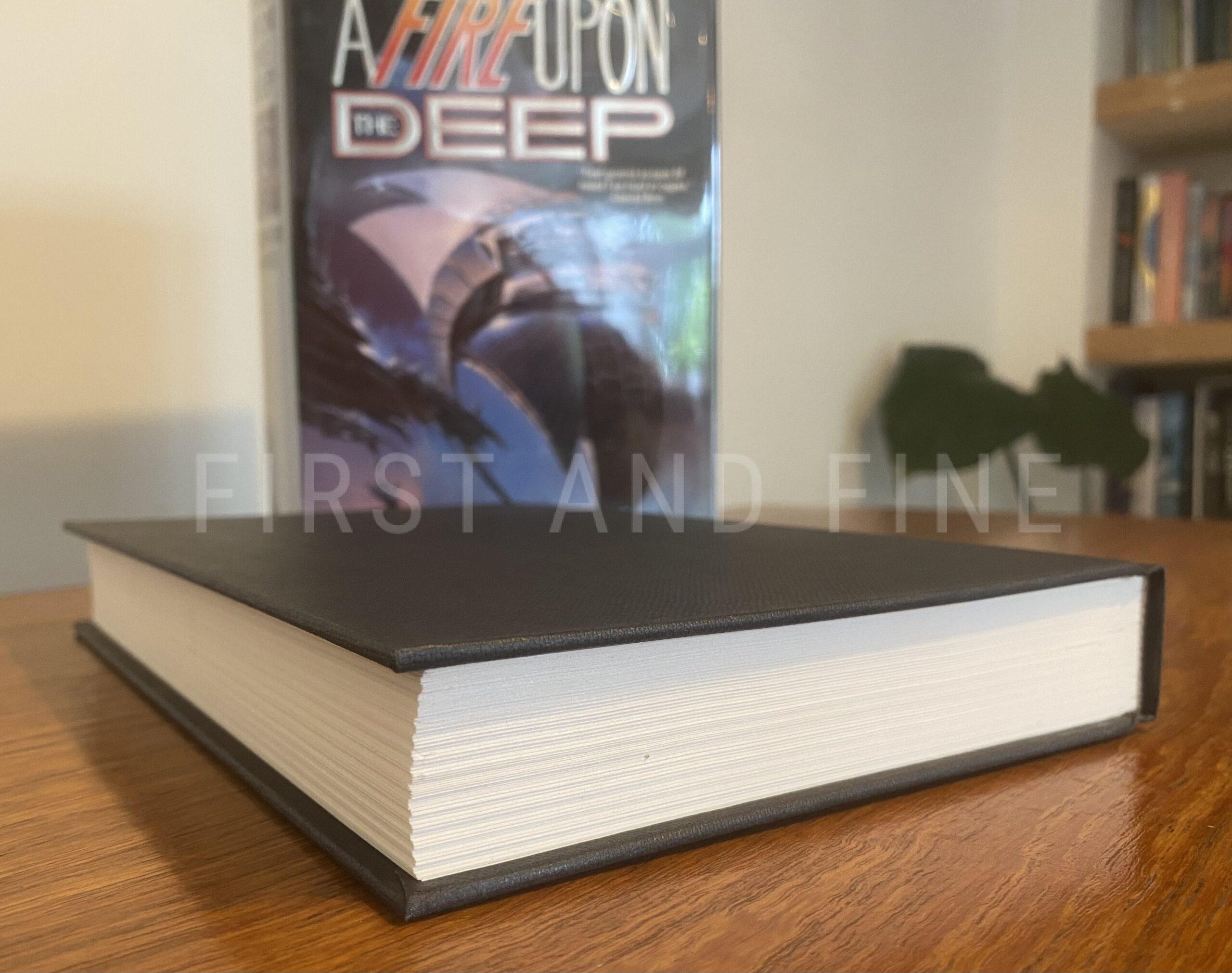 Vinge, Vernor (1992) 'A Fire Upon the Deep', US signed first edition - Image 6