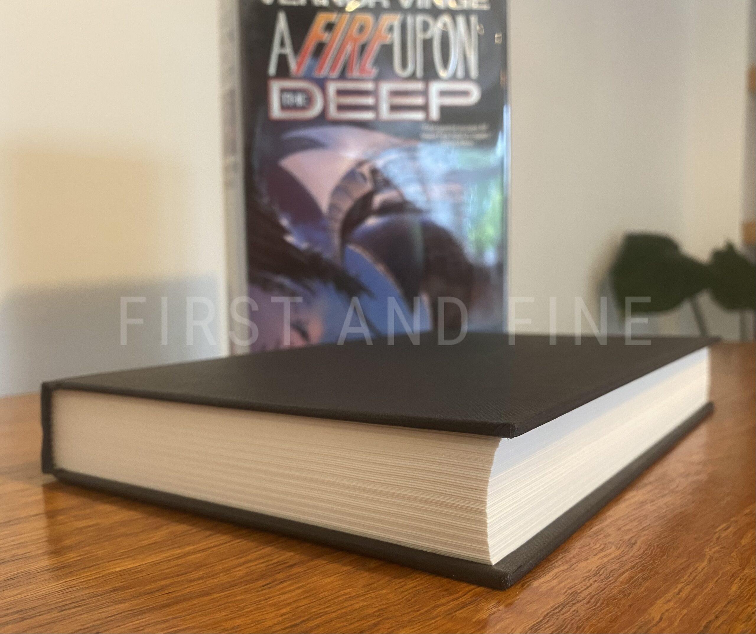 Vinge, Vernor (1992) 'A Fire Upon the Deep', US signed first edition - Image 7