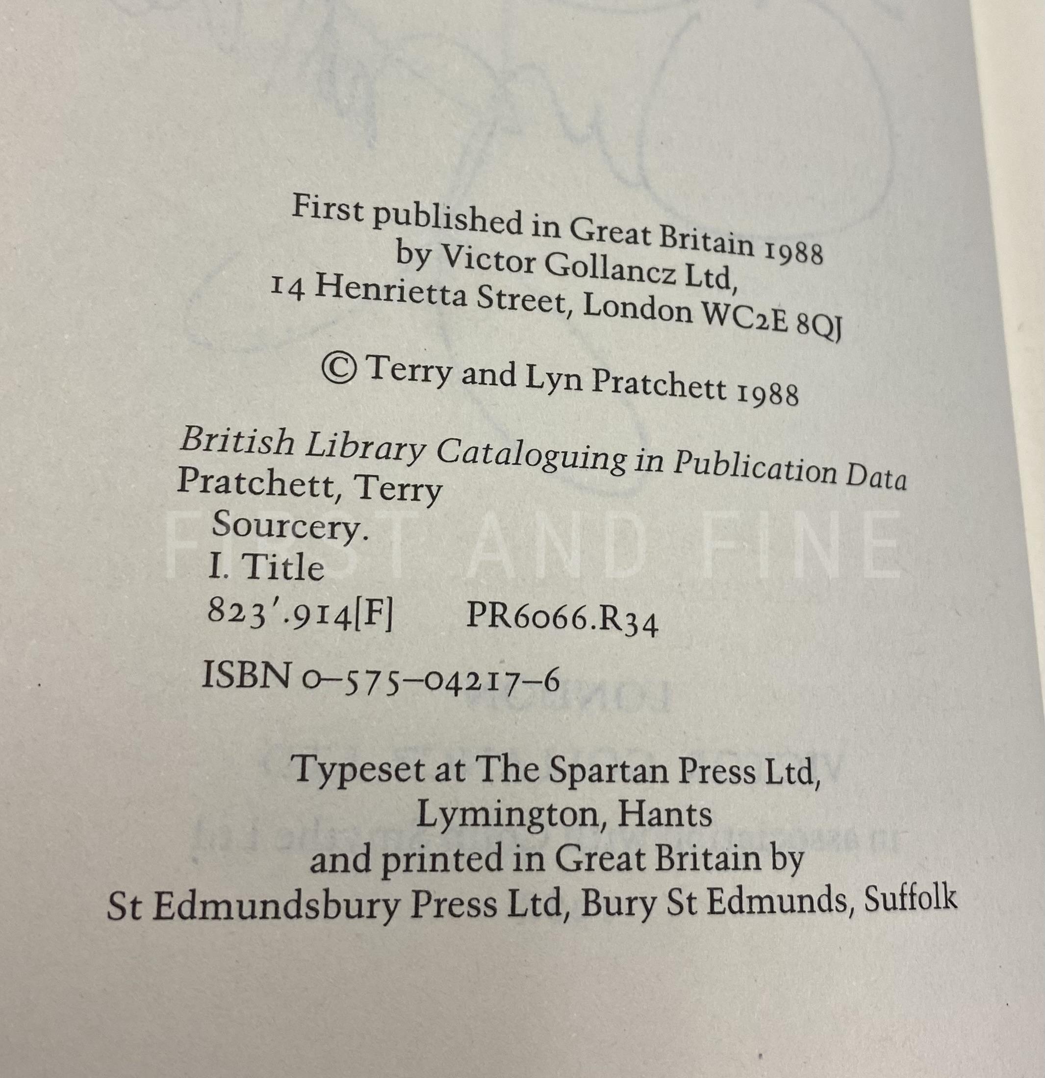 Pratchett, terry (1988) 'Sourcery', UK signed and inscribed first edition - Image 3