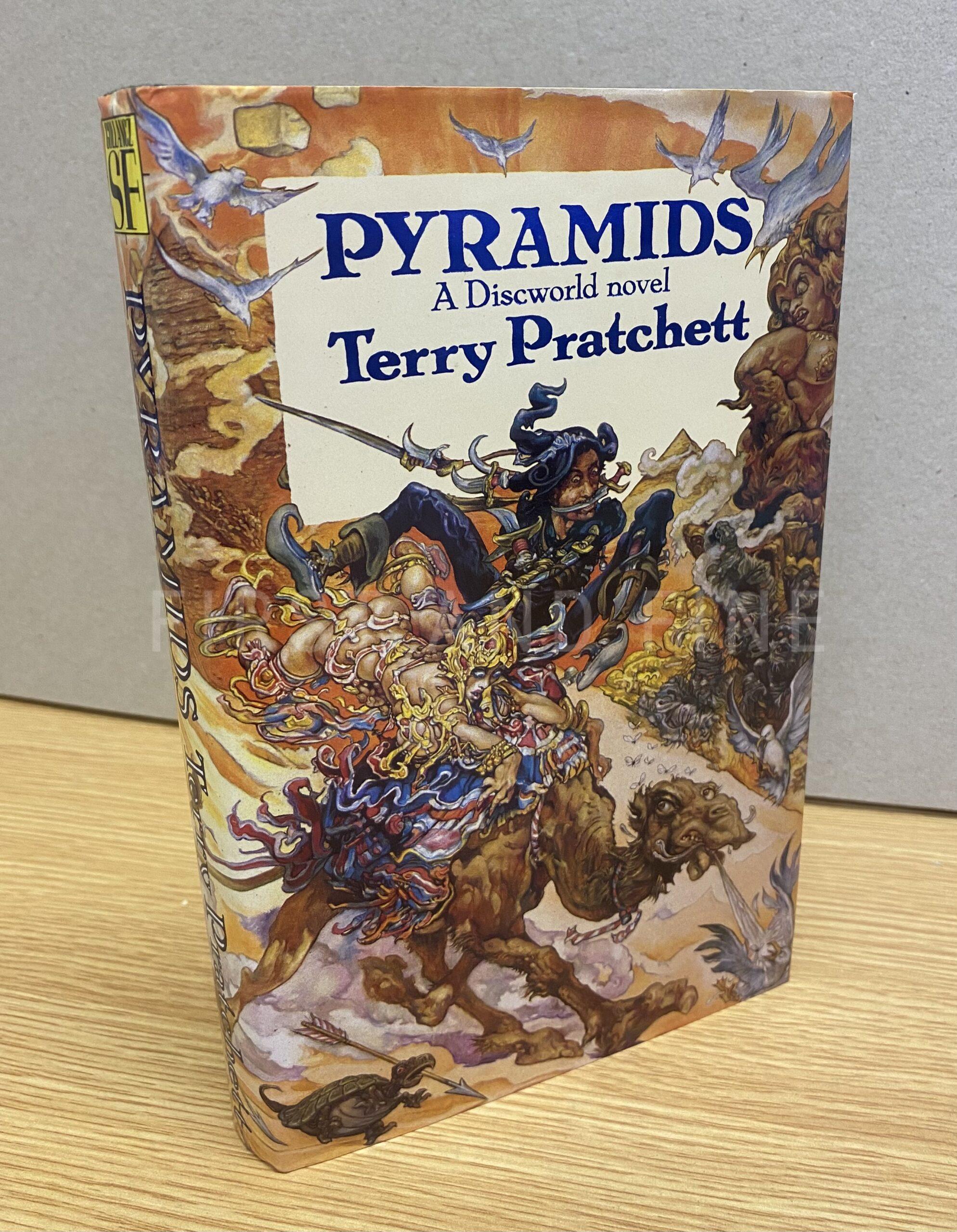 Pratchett, terryt (1989) 'Pyramids', UK signed first edition