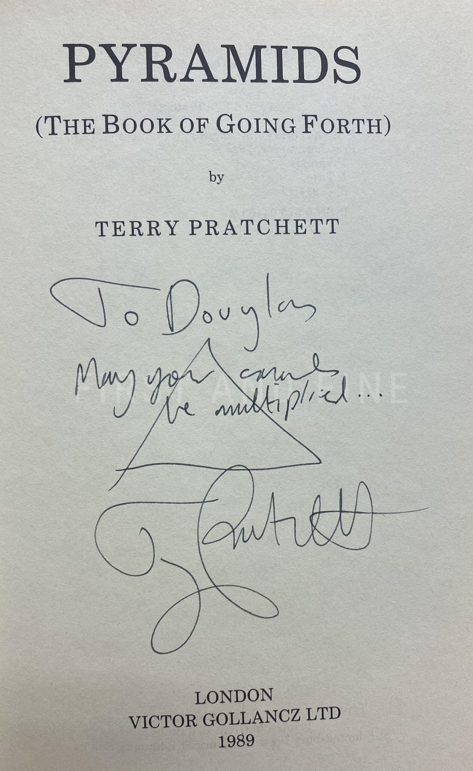 Pratchett, terryt (1989) 'Pyramids', UK signed first edition - Image 2