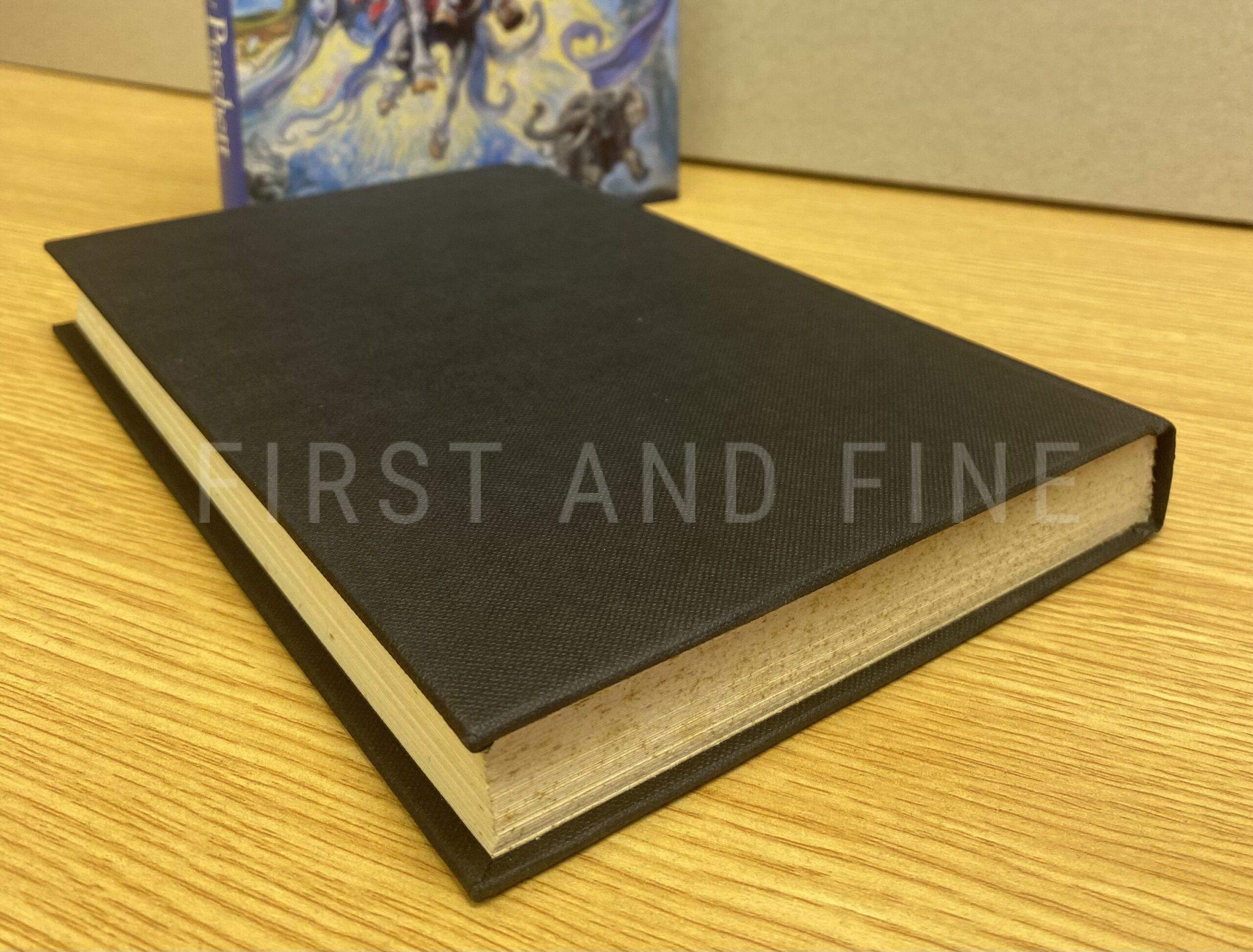 Pratchett, Terry (1987) 'Mort', UK signed first edition - Image 8